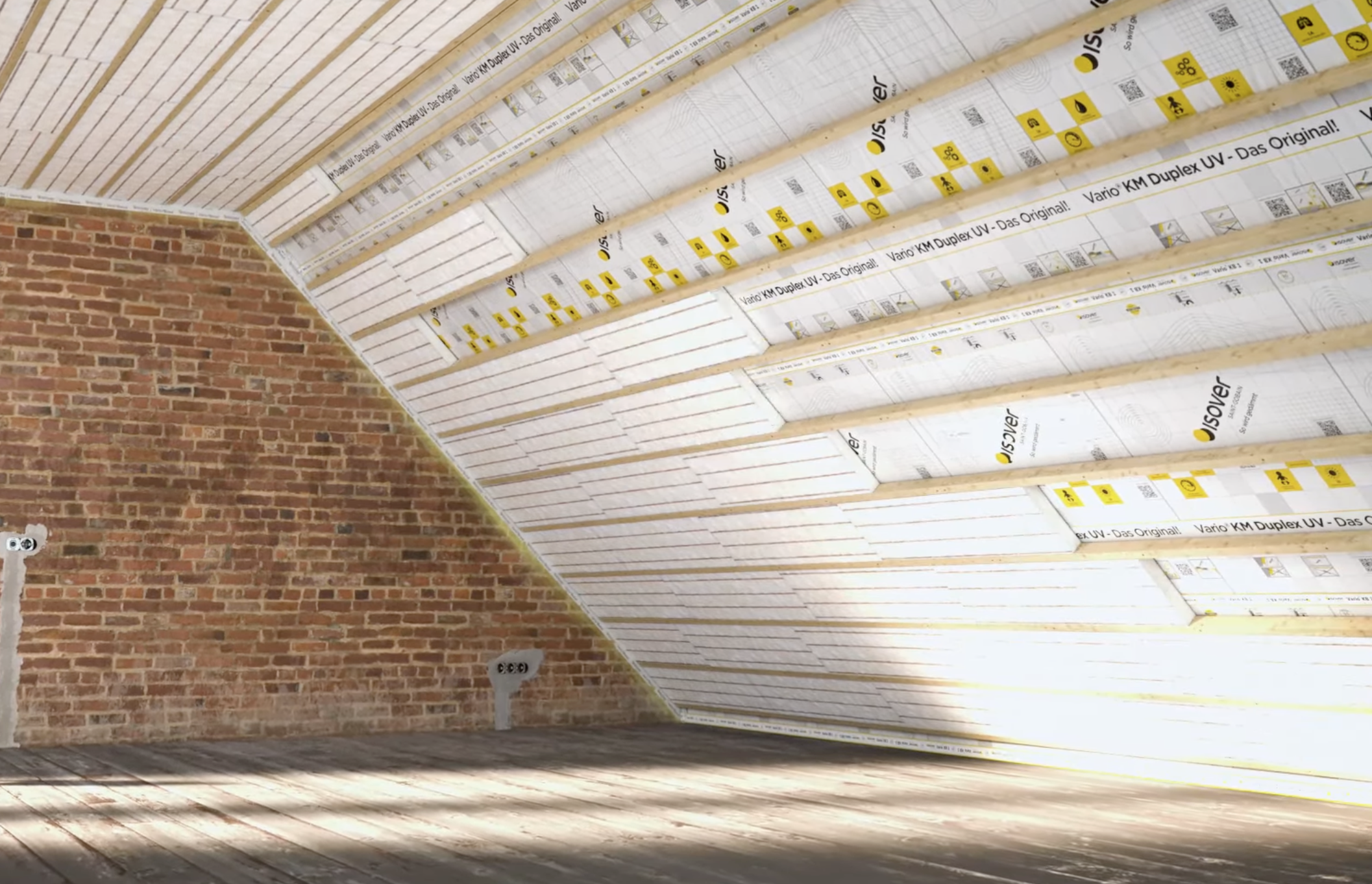 Fertige Zwischensparrendämmung oder Handwerker bei der Arbeit